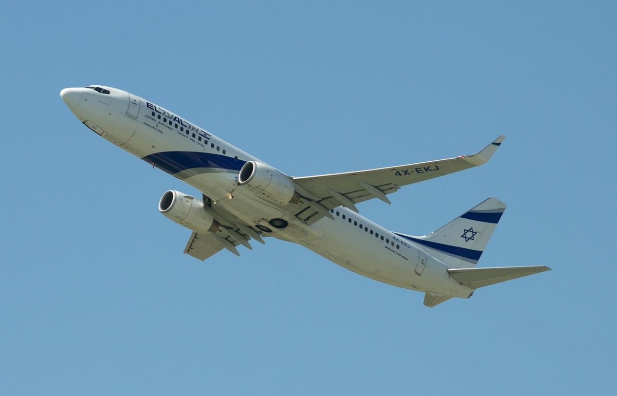 Plane, Boeing 737-800. Public domain image from B1-foto via pixabay.